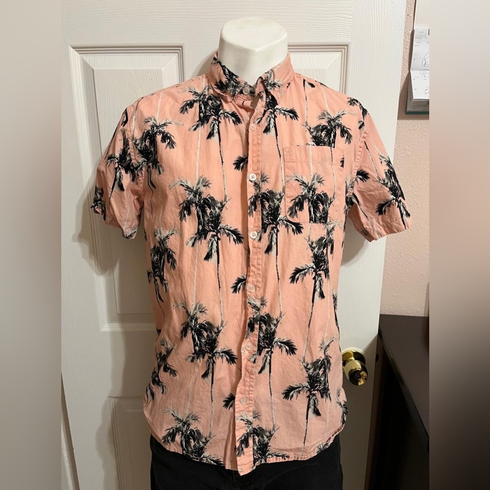 (11) Massive Men's Pink Palm Tree Shirt